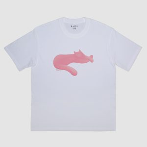 pinku t-shirt flatlay